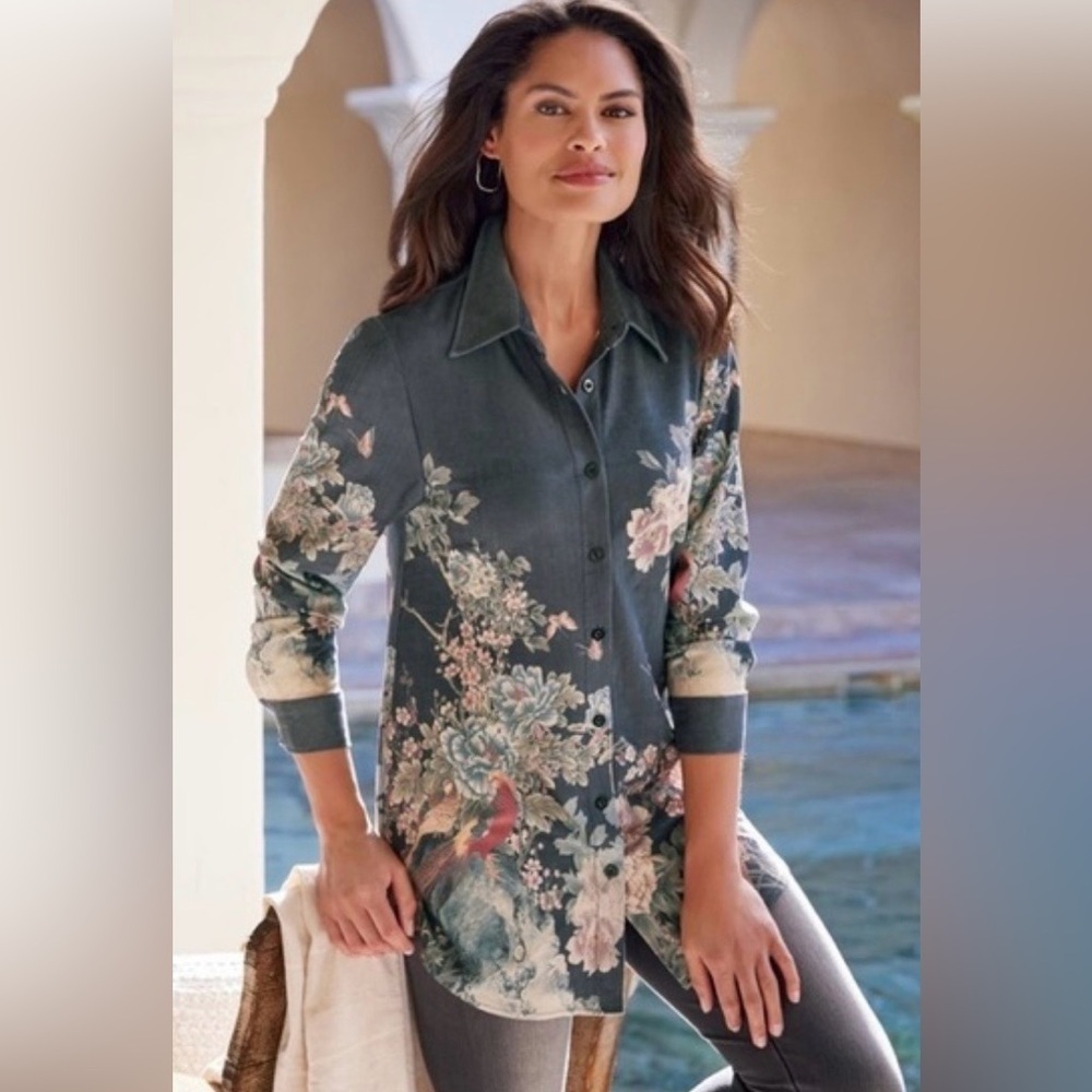 Soft surroundings stretch faux suede boyfriend tunic shirt Gray floral Size XS